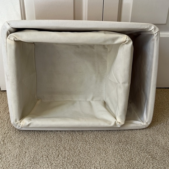 Two sturdy bamboo baskets with handles and removable linen liners - Picture 12 of 16